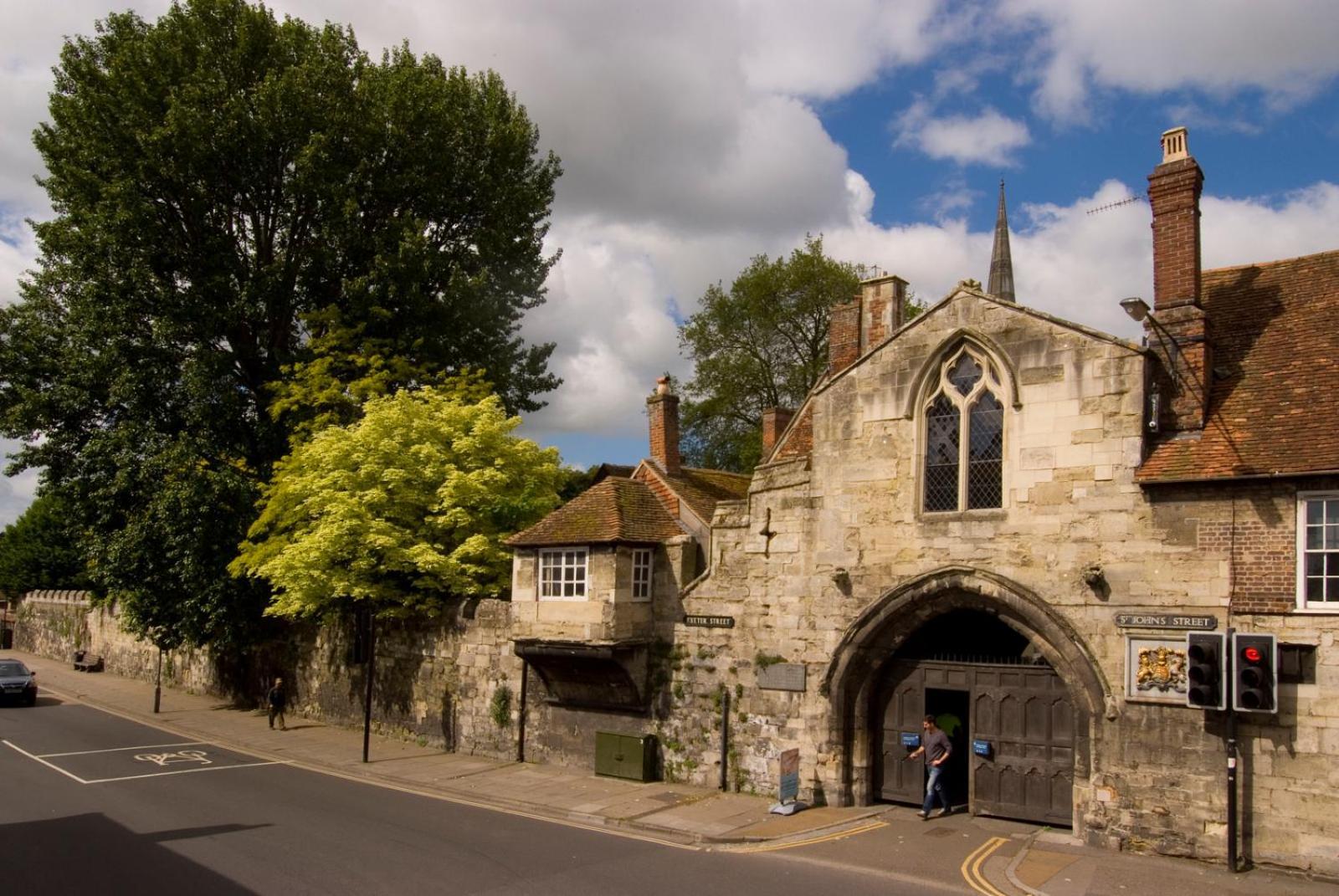 Chapter House Salisbury Exterior photo